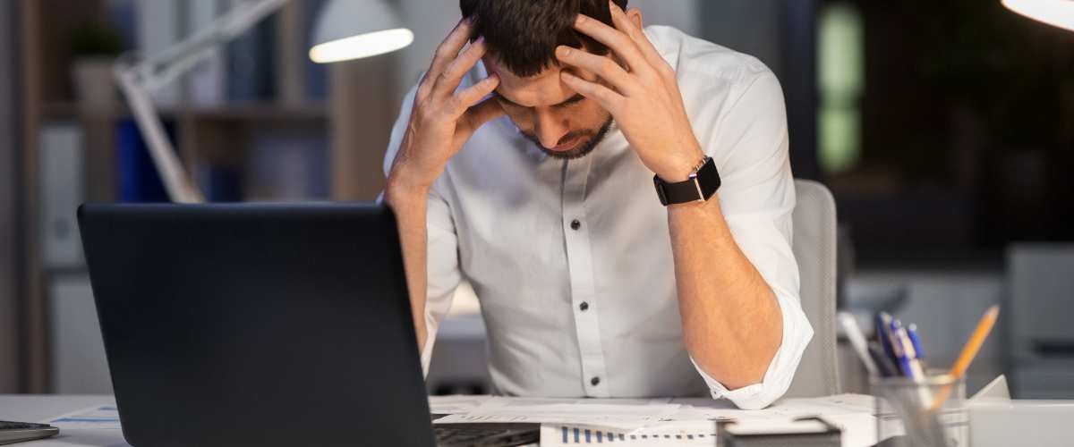Lead Capture Problem photo of a realtor frustrated having trouble getting leads online